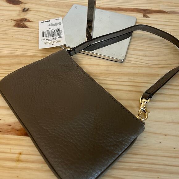 NWT Michael Kors Fulton Leather Wristlet - Picture 3 of 8